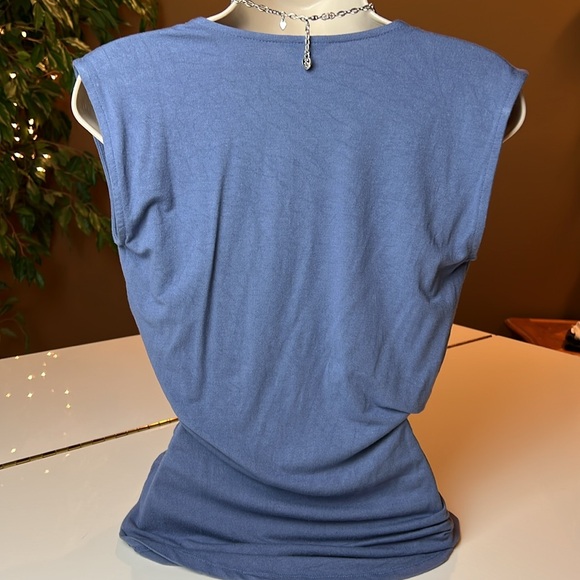 💙ANN TAYLOR BLUE WRAP FRONT V NECK RUCHED SIDE TOP SIZE EXTRA SMALL💙 - Picture 8 of 12